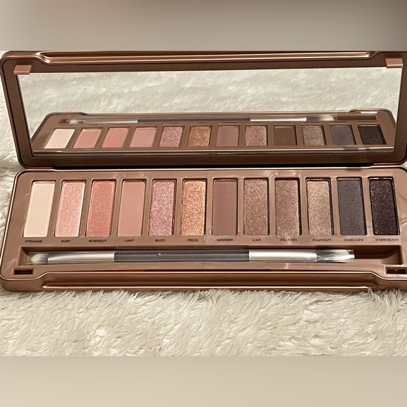 Never Used! Urban Decay Urban Decay Naked3 Eyeshadow Palette - Picture 7 of 8